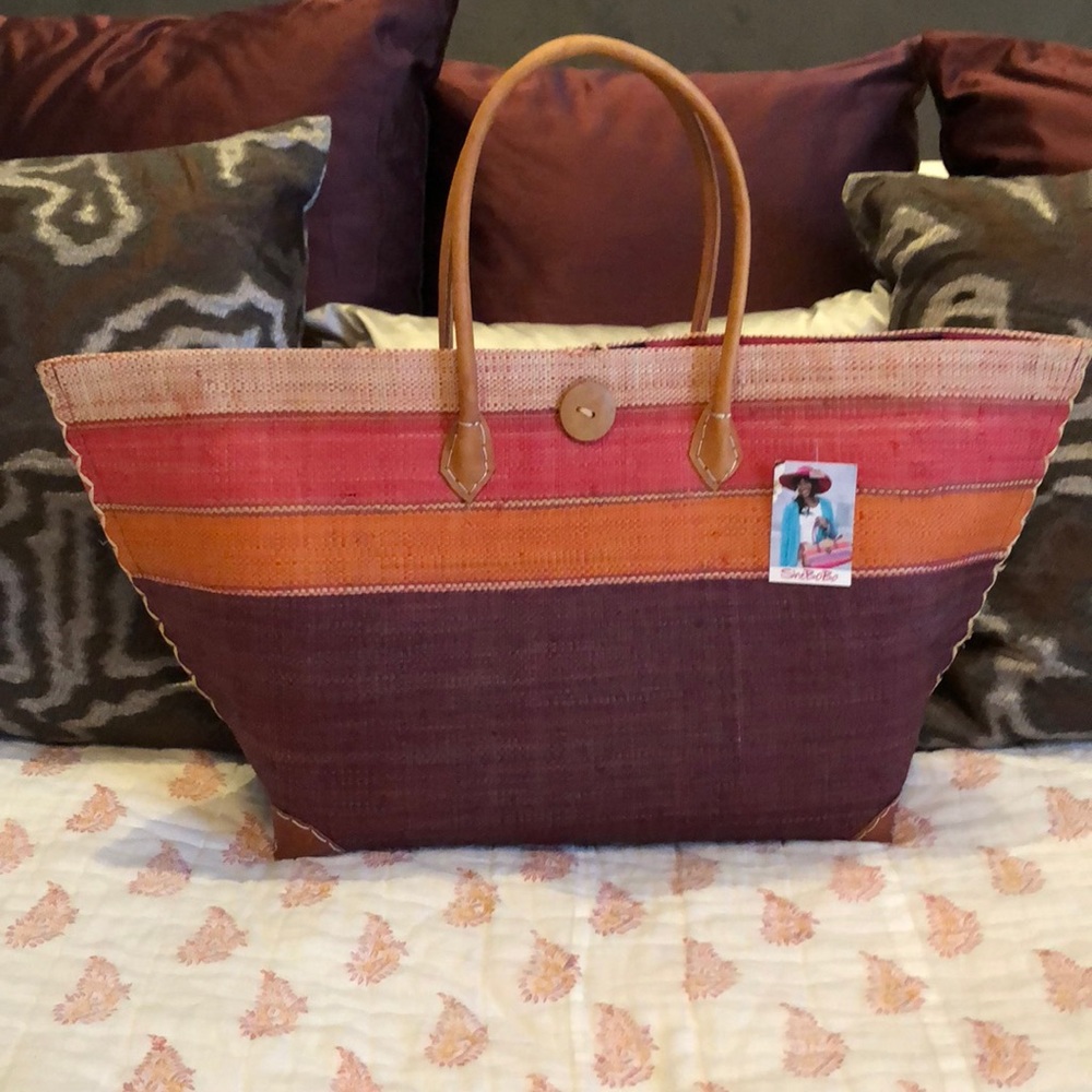 Shebobo straw bag handcrafted in Madagascar.